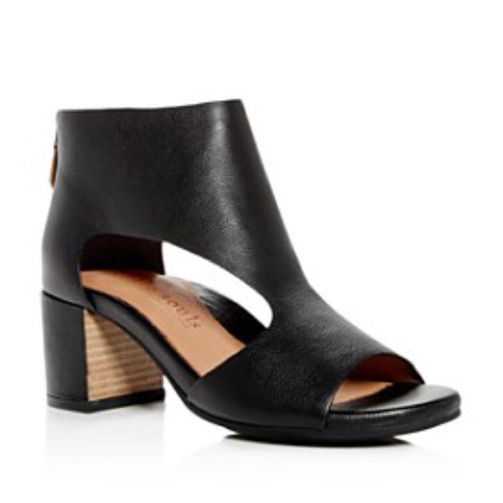 Gentle souls by Kenneth Cole black Roan sandals
